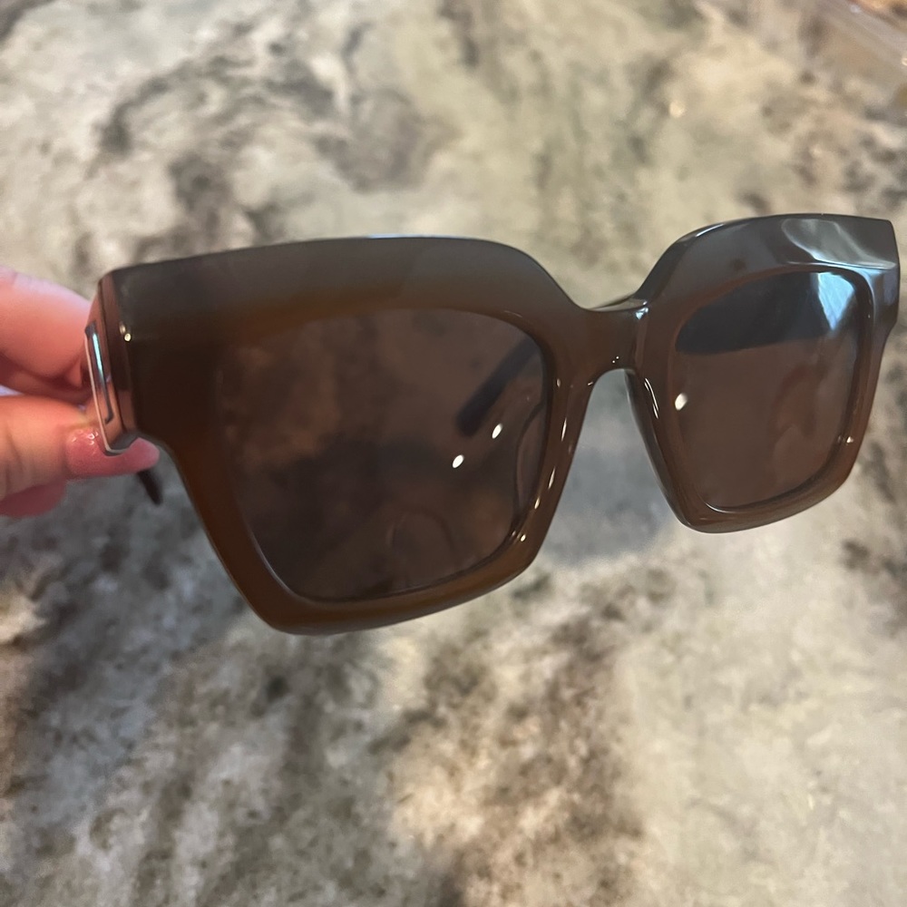 Mcm Sunnies NWT in box - Picture 8 of 8